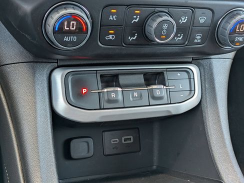 Certified 2023 GMC Acadia SLE w/ Driver Convenience Package FWD image 15