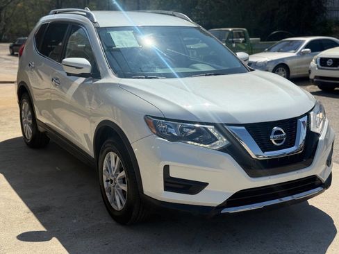 Used 2017 Nissan Rogue SV w/ SV Premium Package image 4