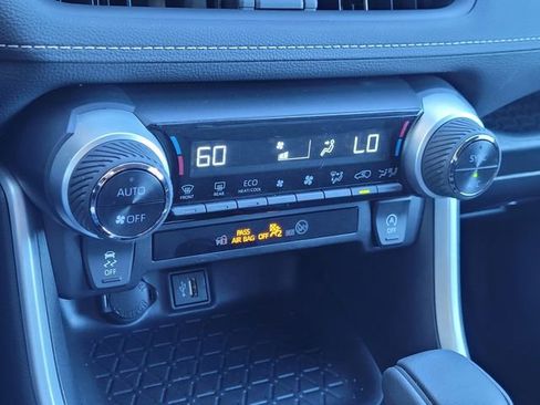 Used 2025 Toyota RAV4 XLE image 11