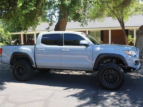 Used 2019 Toyota Tacoma TRD Off-Road AWD/4WD image 53