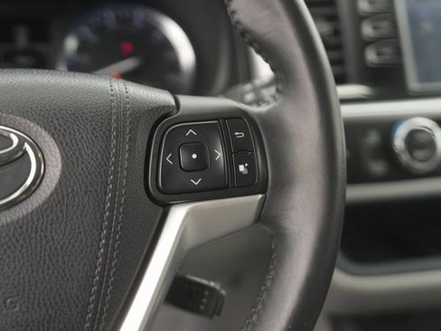 Used 2015 Toyota Highlander XLE image 24