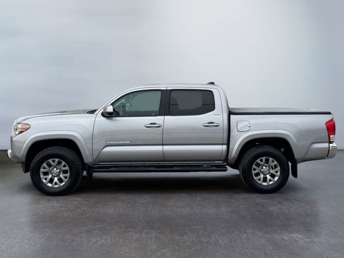 Used 2017 Toyota Tacoma SR5 w/ Tow Package image 8