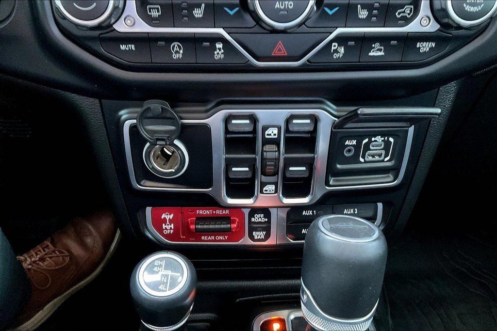Used 2020 Jeep Gladiator Rubicon AWD/4WD image 17