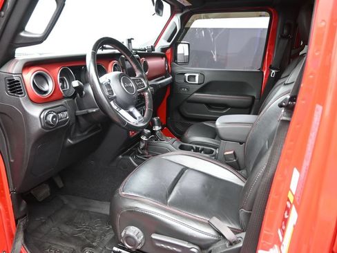 Used 2021 Jeep Wrangler Unlimited Rubicon w/ Cold Weather Group AWD/4WD image 9