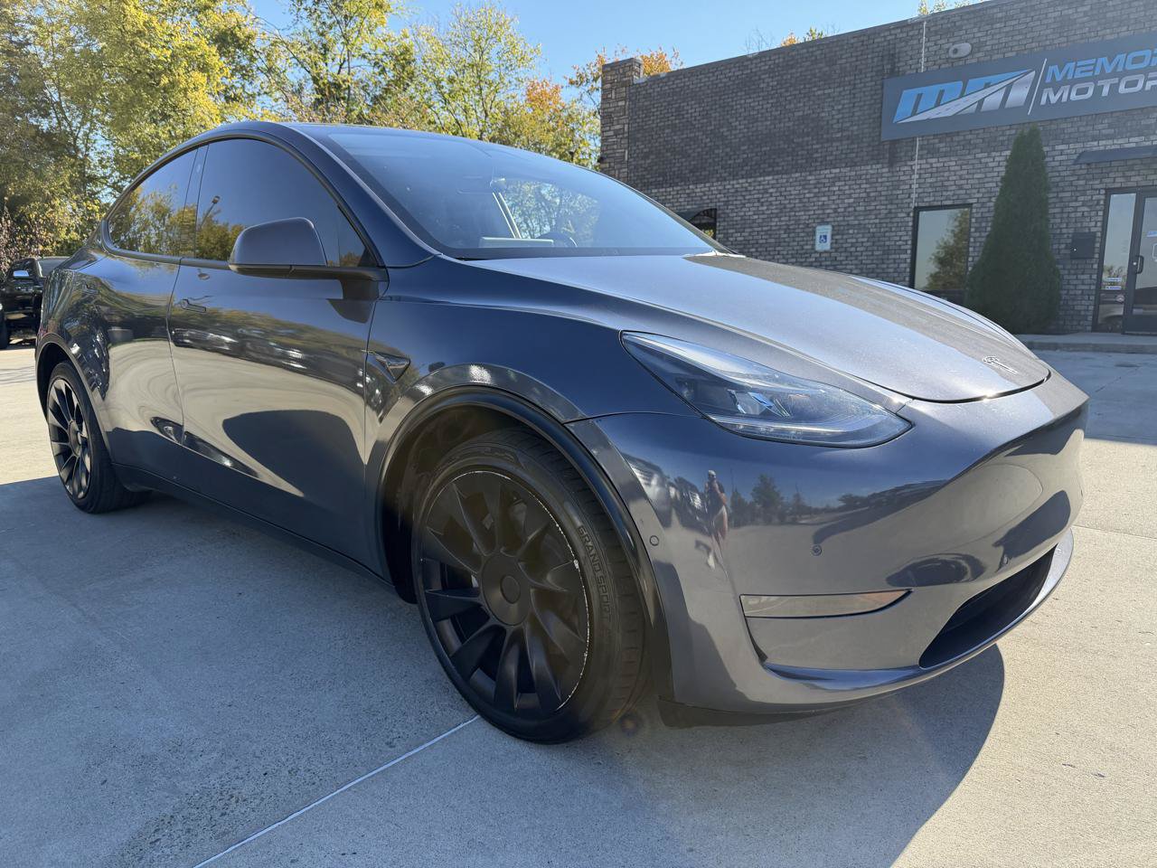 Used 2023 Tesla Model Y Long Range AWD/4WD image 1