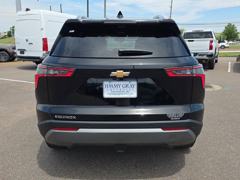 New 2026 Chevrolet Equinox LT w/ Convenience Package II FWD image 4