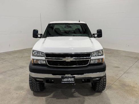 Used 2007 Chevrolet Silverado 2500 LT w/ Heavy-Duty Power Package image 4