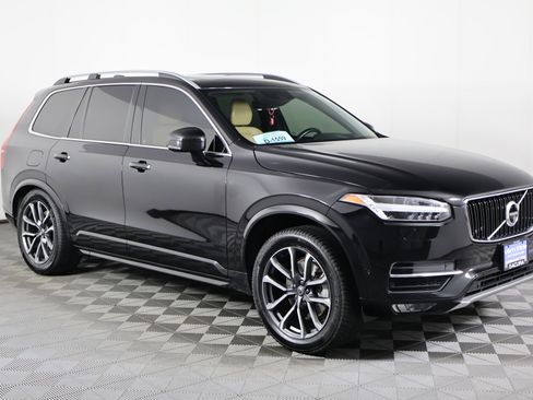 Used 2018 Volvo XC90 T6 Momentum w/ Convenience Package image 4