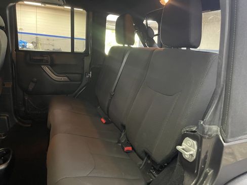 Used 2018 Jeep Wrangler Unlimited Sport w/ Connectivity Group AWD/4WD image 15