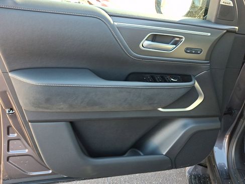 New 2026 INFINITI QX80 Luxe image 9