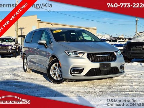 Used 2023 Chrysler Pacifica Touring-L image 1