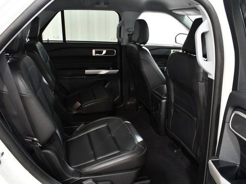 Used 2024 Ford Explorer XLT w/ Equipment Group 202A AWD/4WD image 19