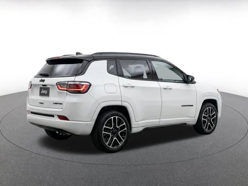 Used 2025 Jeep Compass Trailhawk AWD/4WD image 9