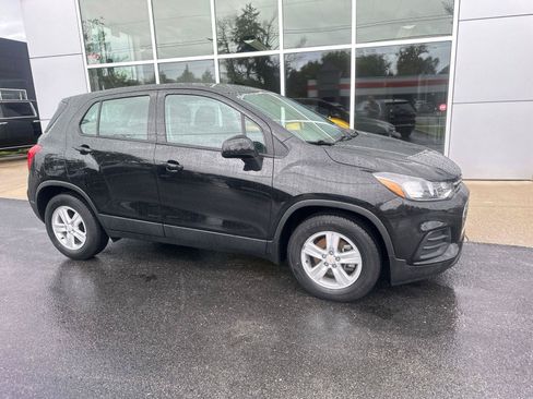 Used 2020 Chevrolet Trax LS FWD image 1