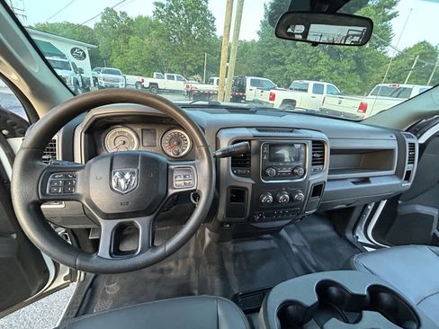 Used 2018 RAM 3500 Tradesman w/ Chrome Appearance Group RWD image 15