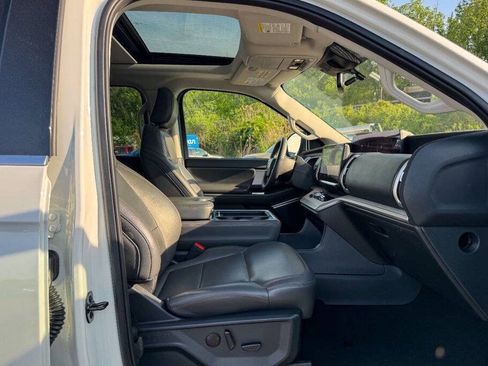 Used 2025 Ford Expedition Active AWD/4WD image 12