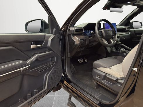 Used 2024 Toyota Tacoma TRD Sport image 11