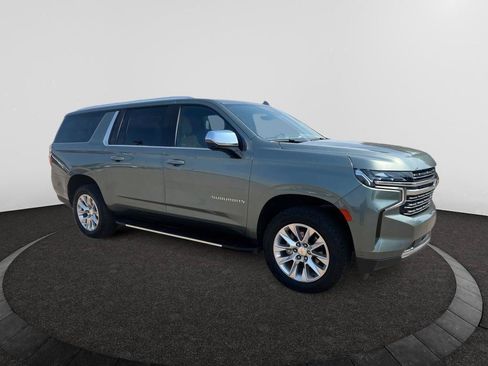 Used 2023 Chevrolet Suburban Premier w/ Advanced Technology Package AWD/4WD image 7