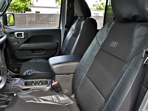 Used 2019 Jeep Wrangler Unlimited Sahara AWD/4WD image 11