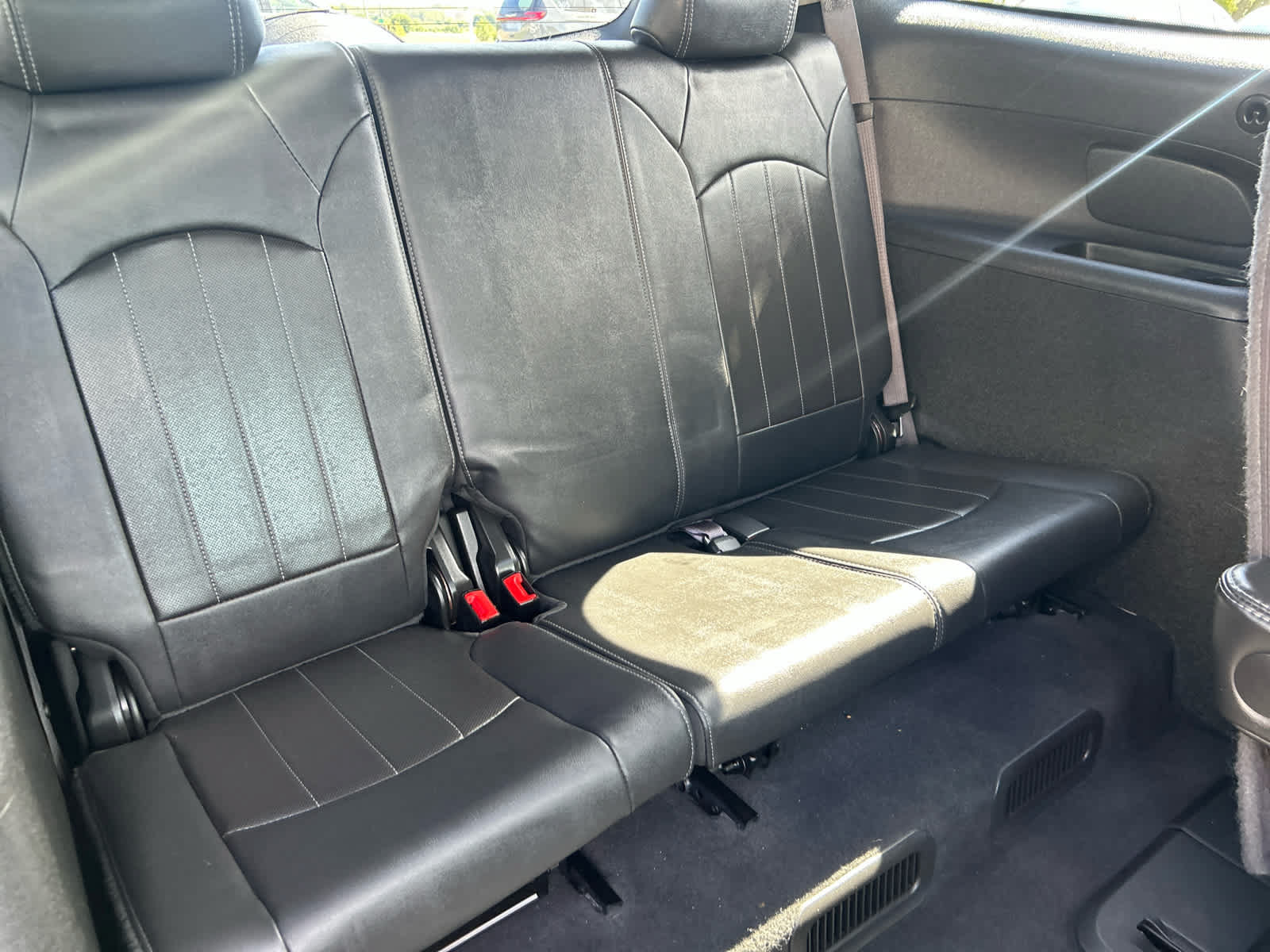 Used 2014 Buick Enclave Leather AWD/4WD image 28
