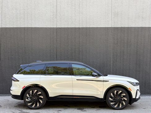 New 2026 Lincoln Nautilus Reserve AWD/4WD image 8