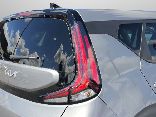 Used 2025 Kia Soul LX FWD image 19