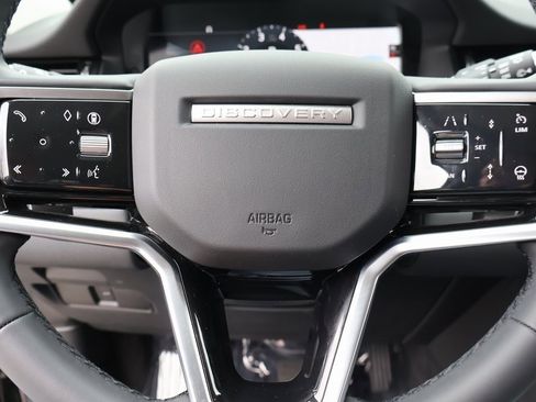Used 2025 Land Rover Discovery Sport S image 18