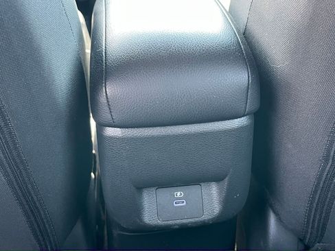 Used 2025 Nissan Versa SV FWD image 22