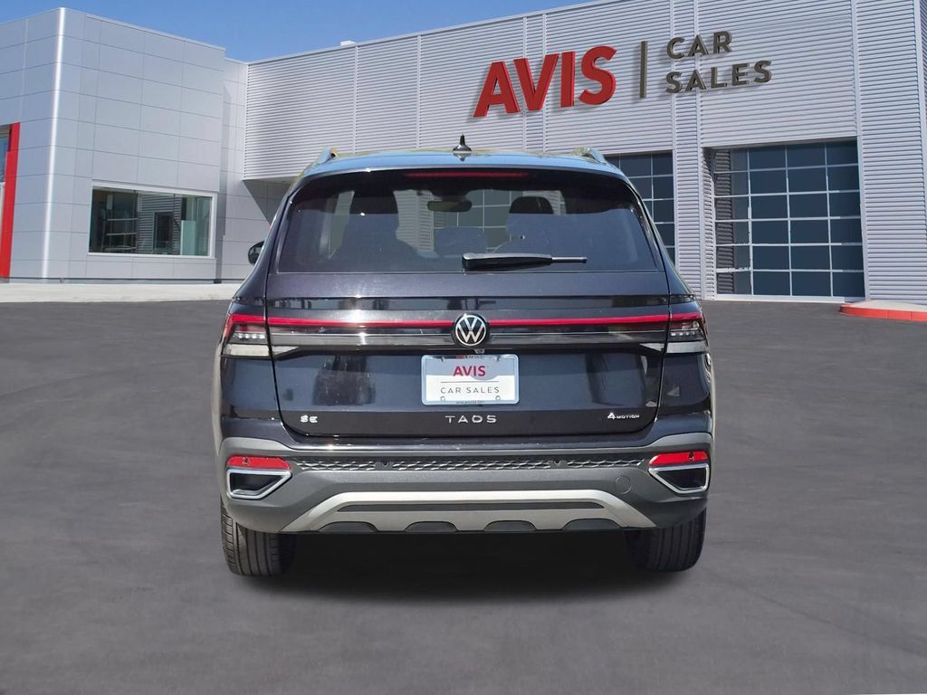 Used 2025 Volkswagen Taos SE AWD/4WD image 7