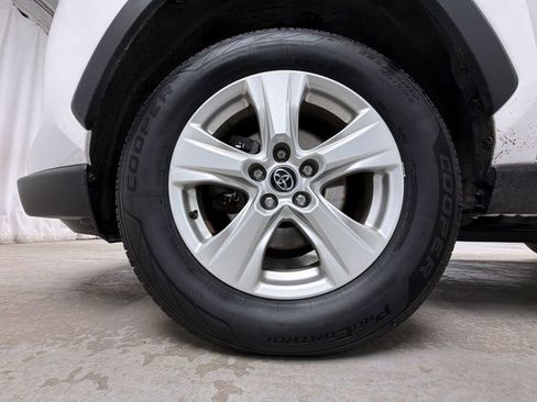 Certified 2021 Toyota RAV4 XLE w/ Convenience Package image 15