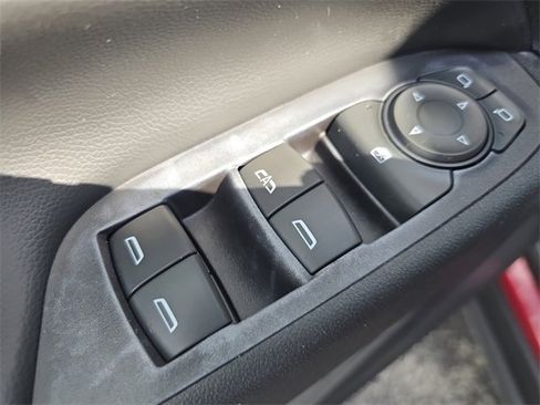 Used 2018 Chevrolet Equinox LT image 18