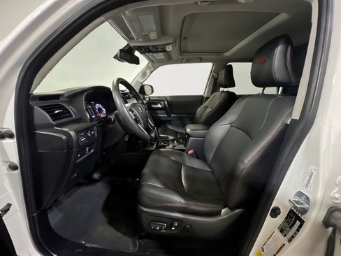 Used 2020 Toyota 4Runner Venture w/ Moonroof Package AWD/4WD image 15