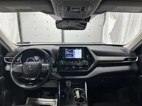 Used 2020 Toyota Highlander XLE AWD/4WD image 39