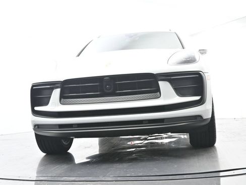 Certified 2025 Porsche Macan AWD/4WD image 57