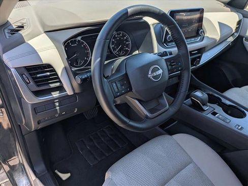 Used 2025 Nissan Rogue SV FWD image 10