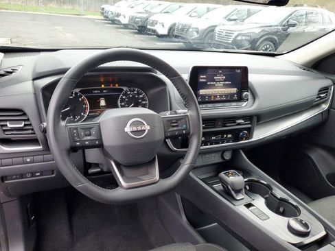 Certified 2025 Nissan Rogue SV AWD/4WD image 7