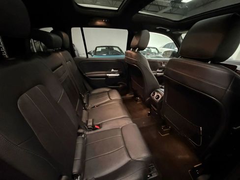 Used 2021 Mercedes-Benz GLB 250 4MATIC w/ Premium Package image 19
