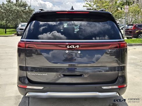 Certified 2022 Kia Carnival SX Prestige FWD image 6