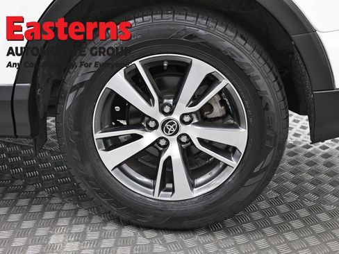 Used 2018 Toyota RAV4 XLE AWD/4WD image 35