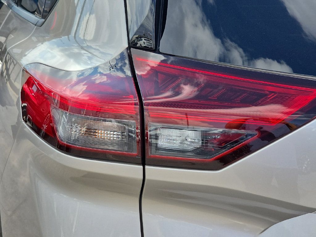 Used 2024 Nissan Rogue Platinum w/ Platinum Premium Package FWD image 9