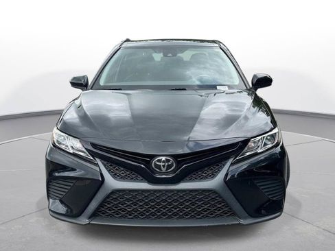 Used 2019 Toyota Camry SE FWD image 3
