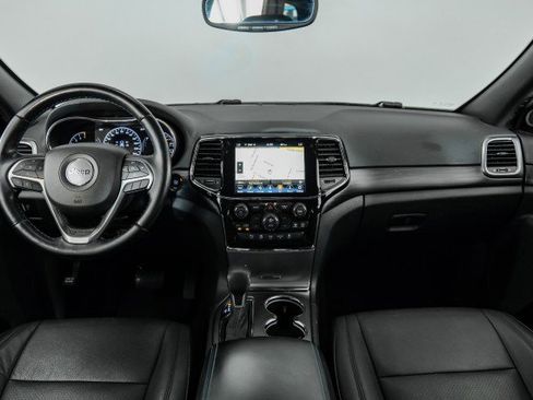 Used 2020 Jeep Grand Cherokee Laredo image 12