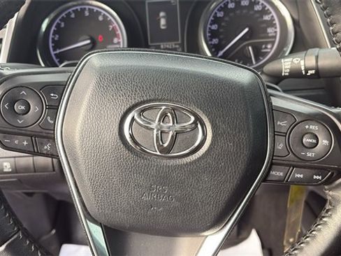 Used 2019 Toyota Camry SE image 16