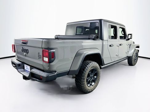 Used 2023 Jeep Gladiator Willys image 5