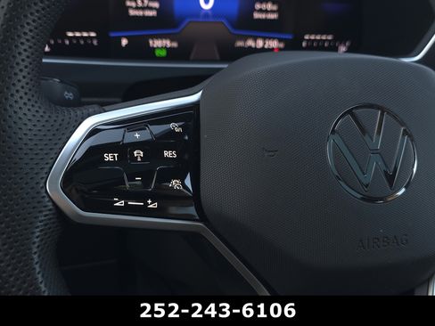 Used 2024 Volkswagen Tiguan SE R-Line AWD/4WD image 27
