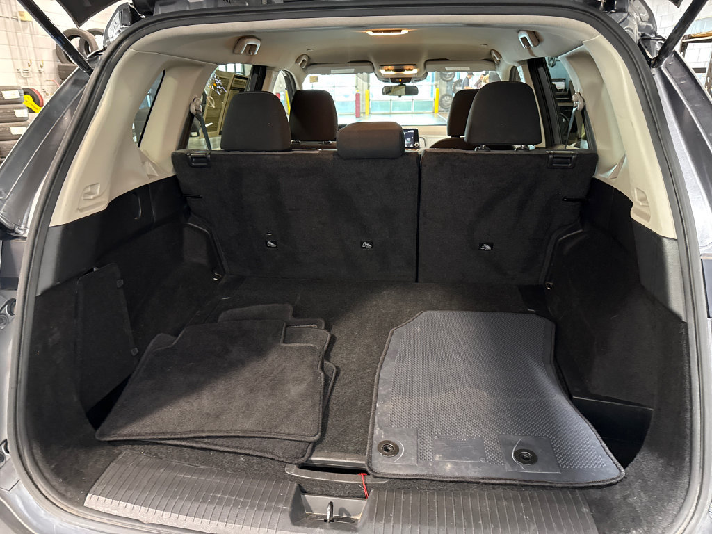 Used 2023 Nissan Rogue SV AWD/4WD image 12