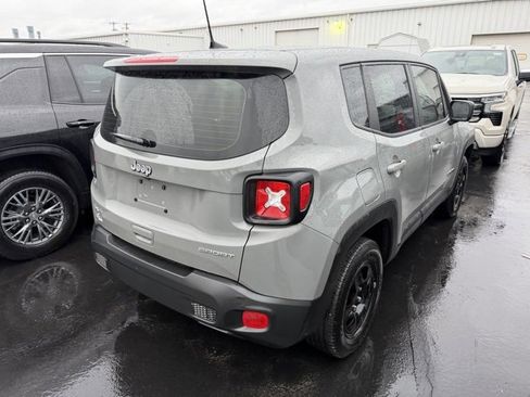 Used 2022 Jeep Renegade Sport image 3