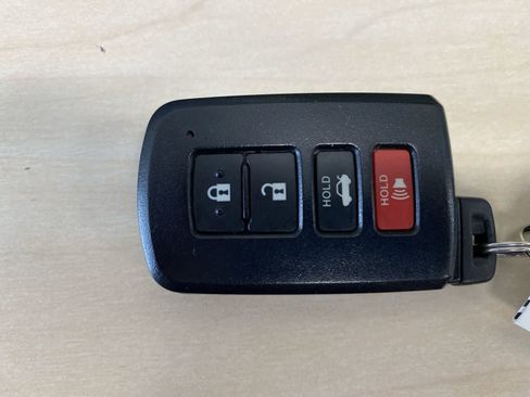 Used 2013 Toyota Camry XLE w/ Leather Pkg FWD image 36