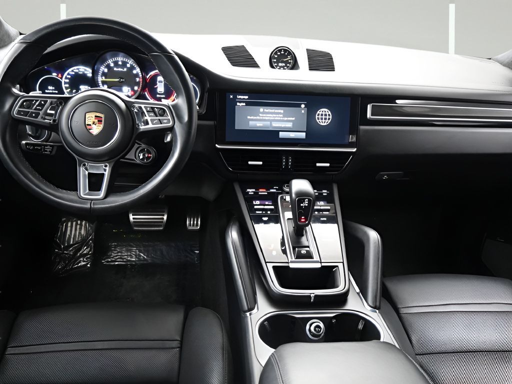 Certified 2022 Porsche Cayenne Turbo S AWD/4WD image 8