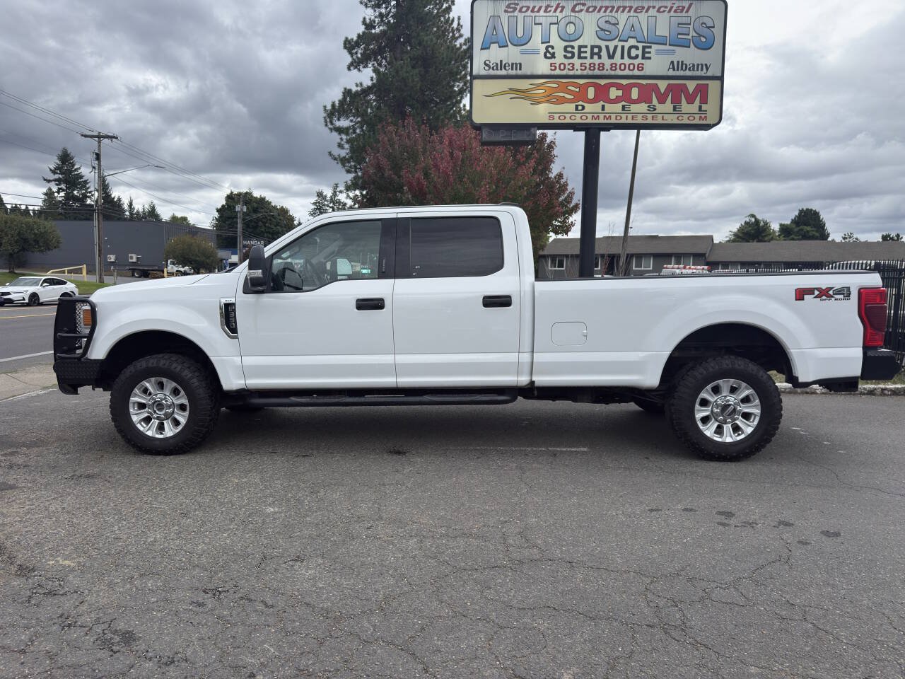 Used 2022 Ford F350 XLT w/ XLT Value Package AWD/4WD image 3